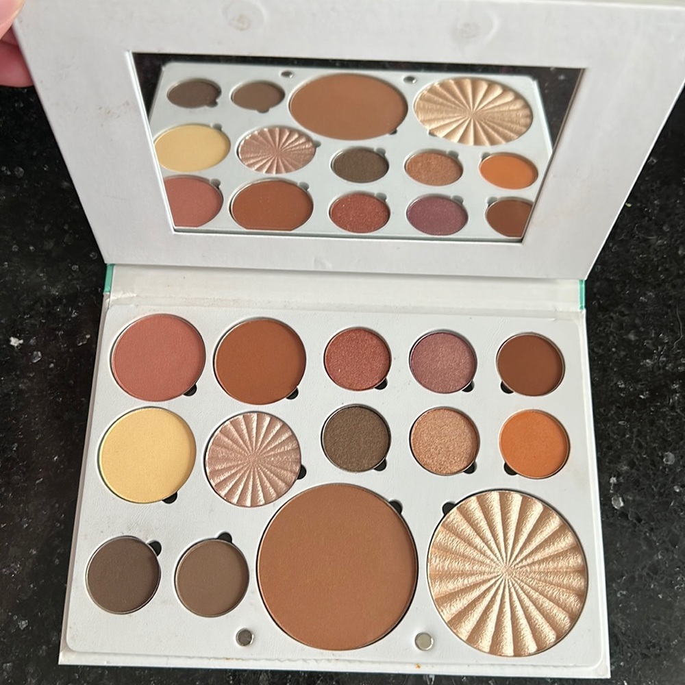 OFRA Boho Palette - New ( Bronzer Eyeshadow and Highlight )